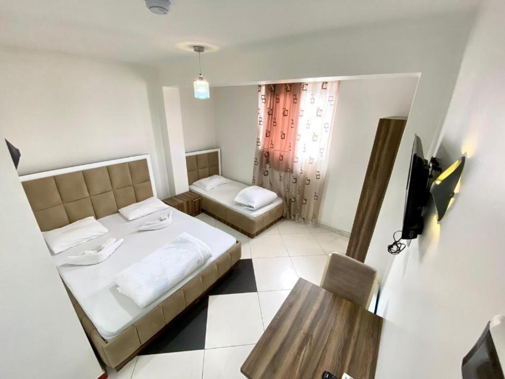 Hotel Heimli Pristina Buitenkant foto