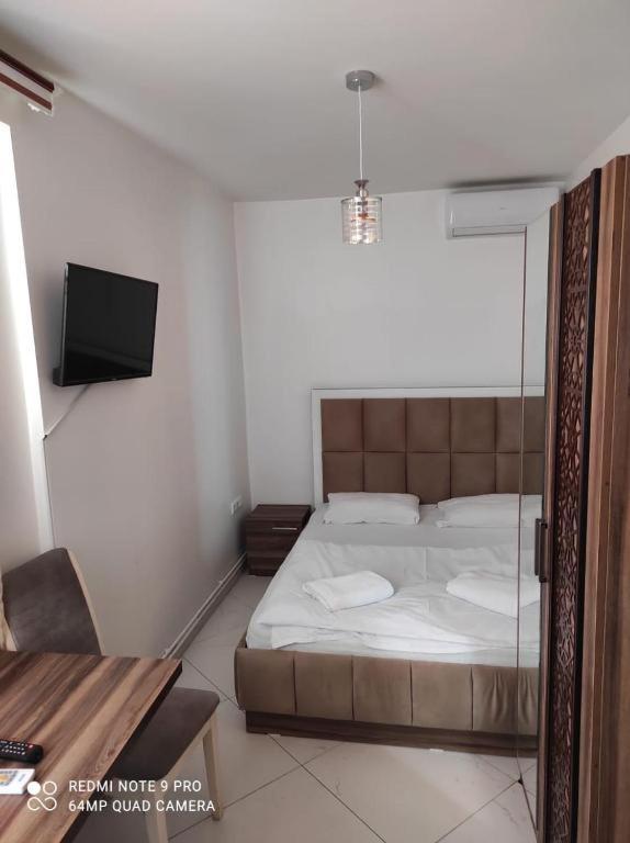 Hotel Heimli Pristina Buitenkant foto