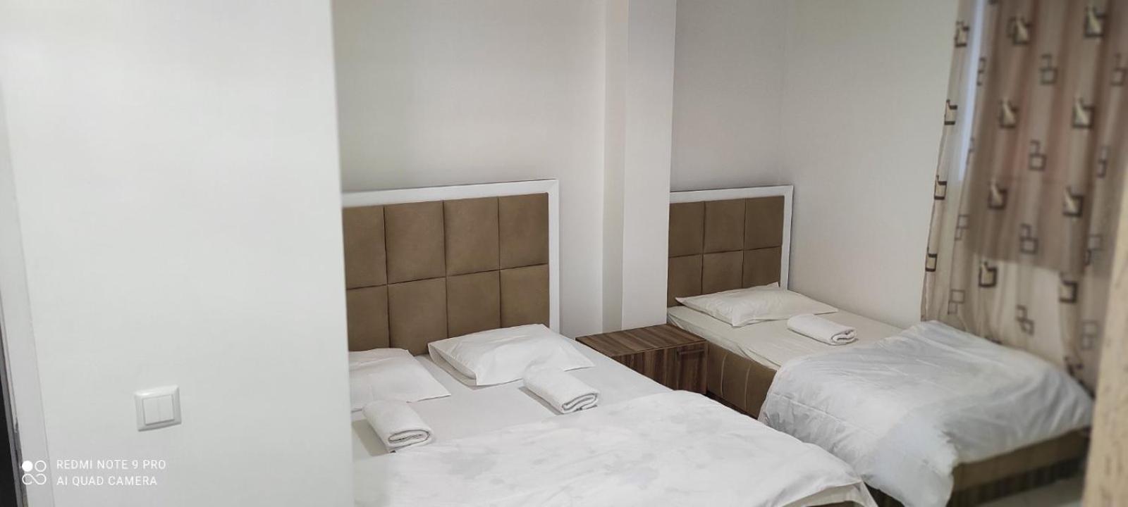 Hotel Heimli Pristina Buitenkant foto